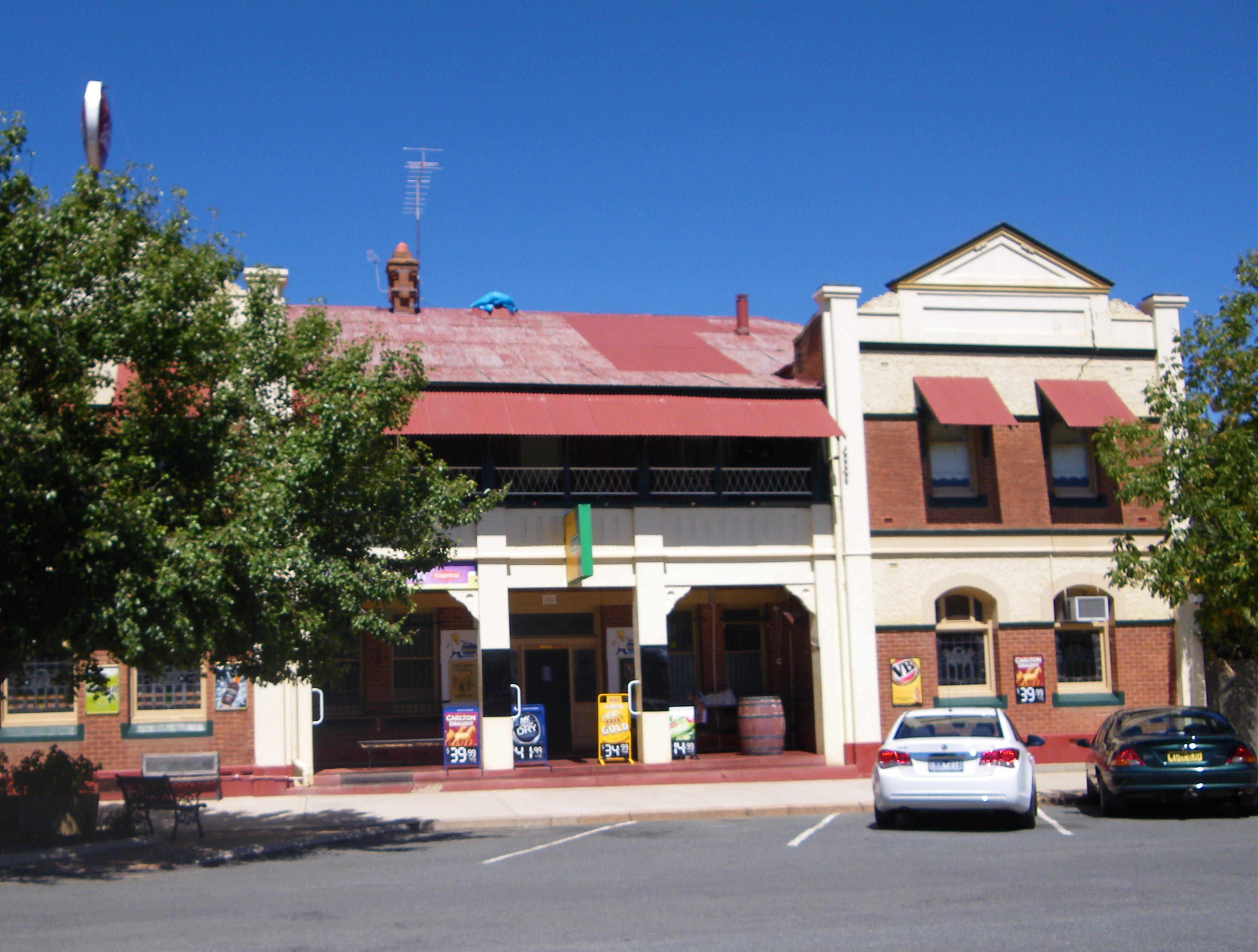 Doodle Cooma Arms Hotel