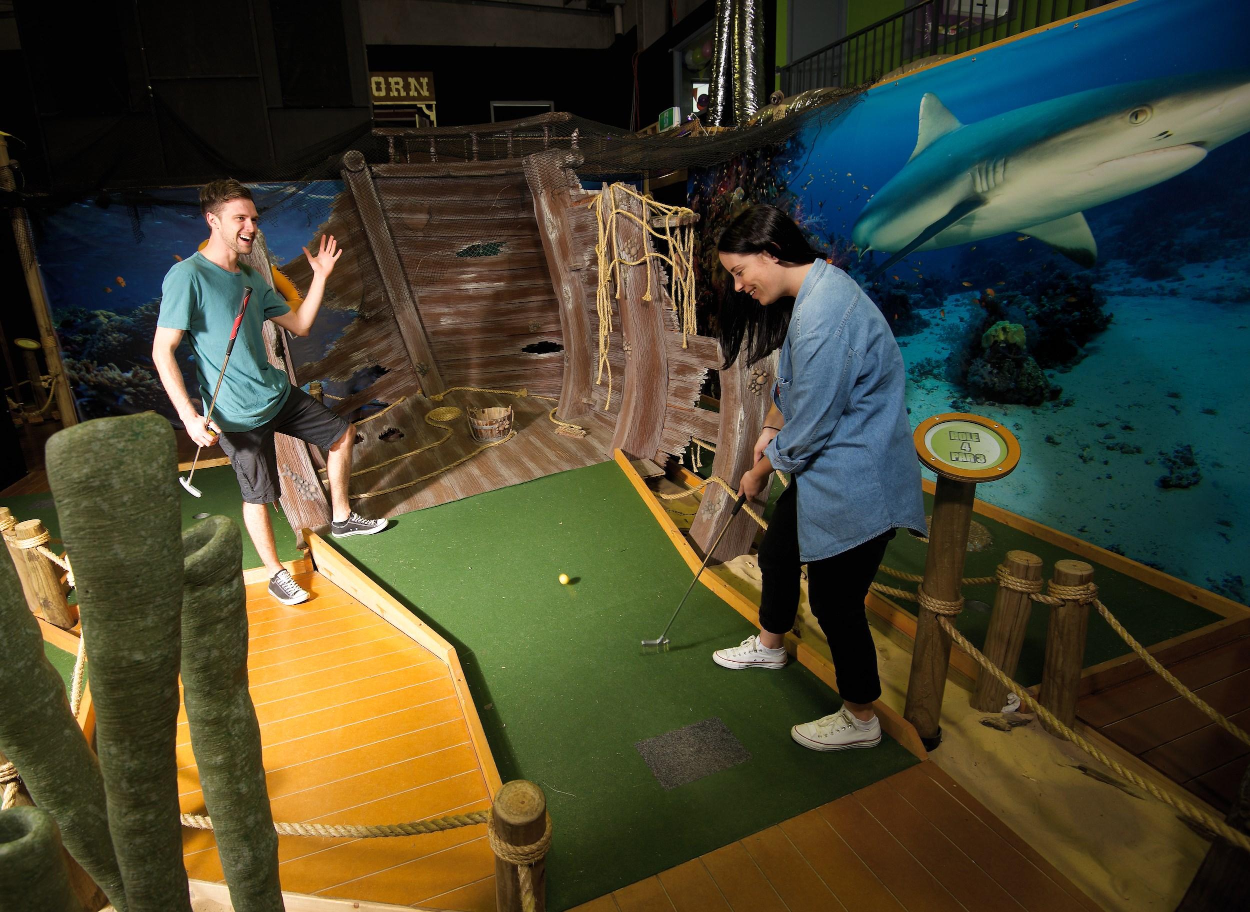 Mega Mini Golf