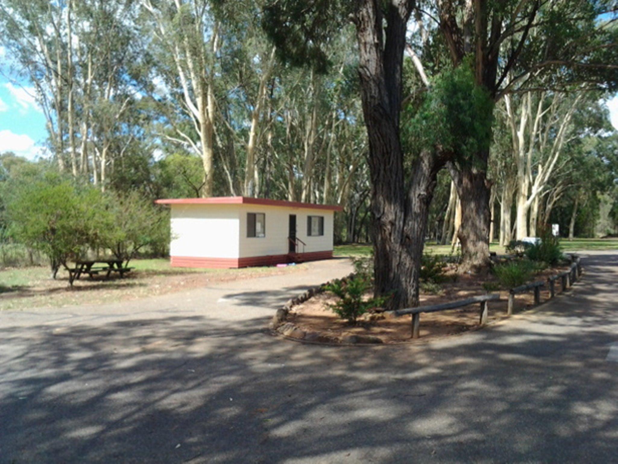 Wagon Wheel Motel and Units