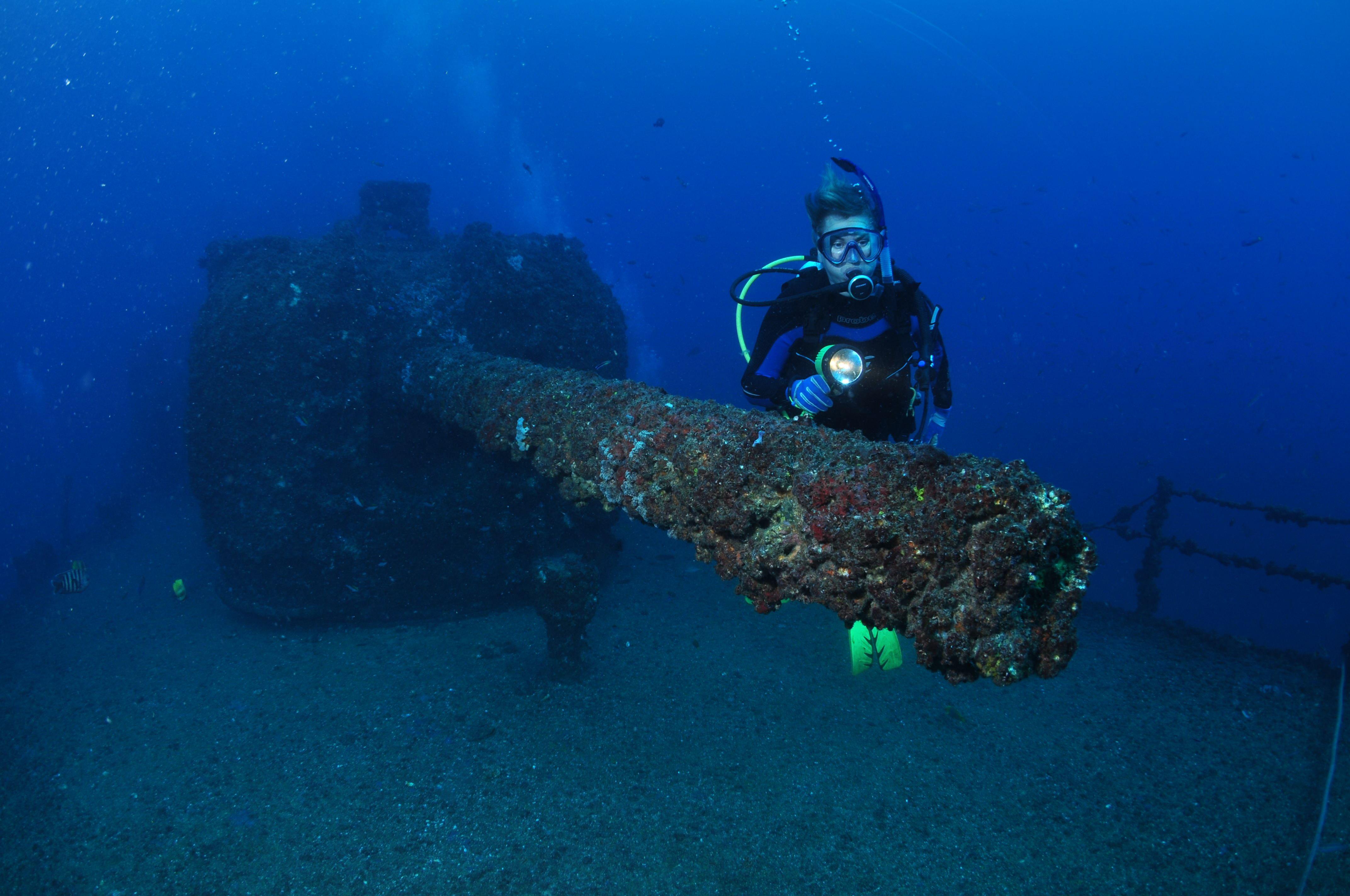 HMAS Brisbane Dive Site