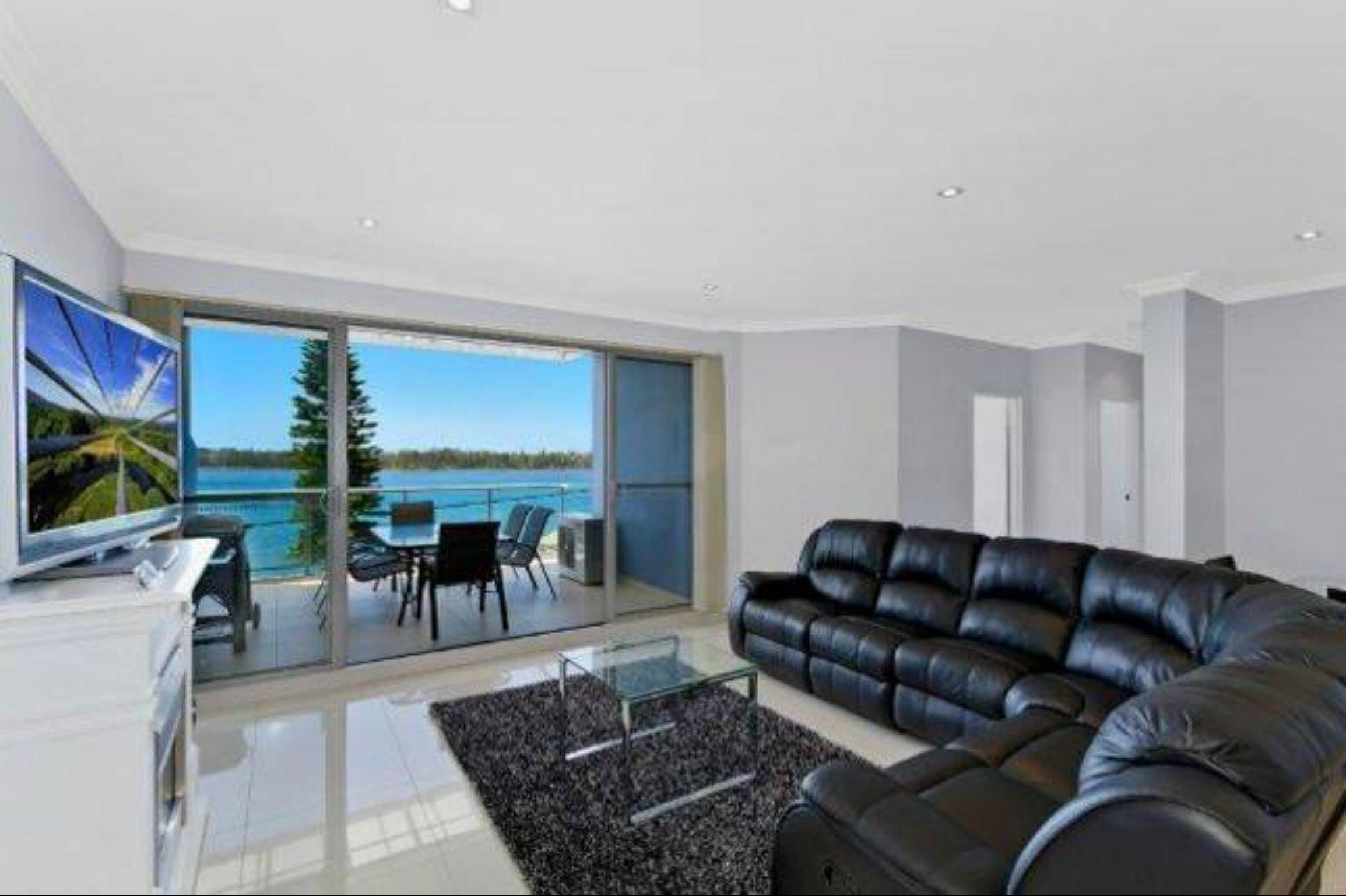 Lakeside Waterfront Apartment 18