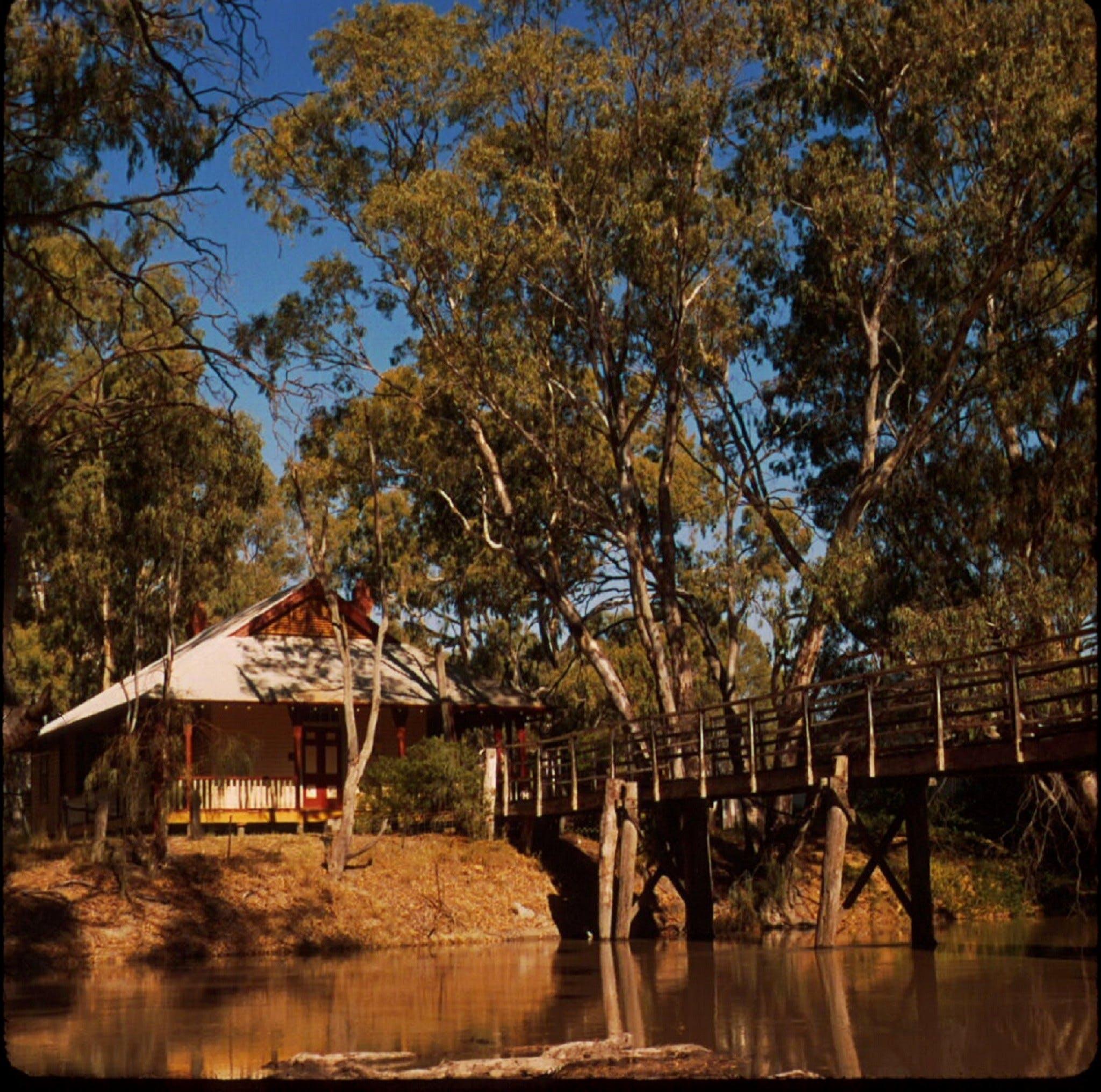 Moulamein Court House