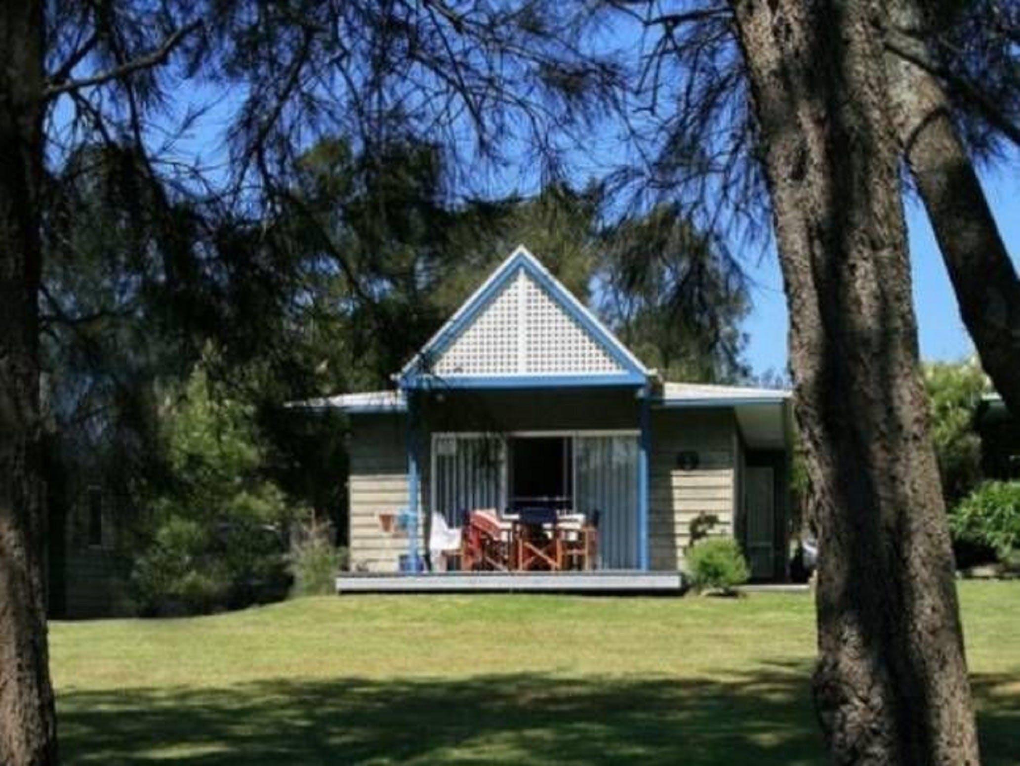 Berrara Beach Kangaroo Cabin